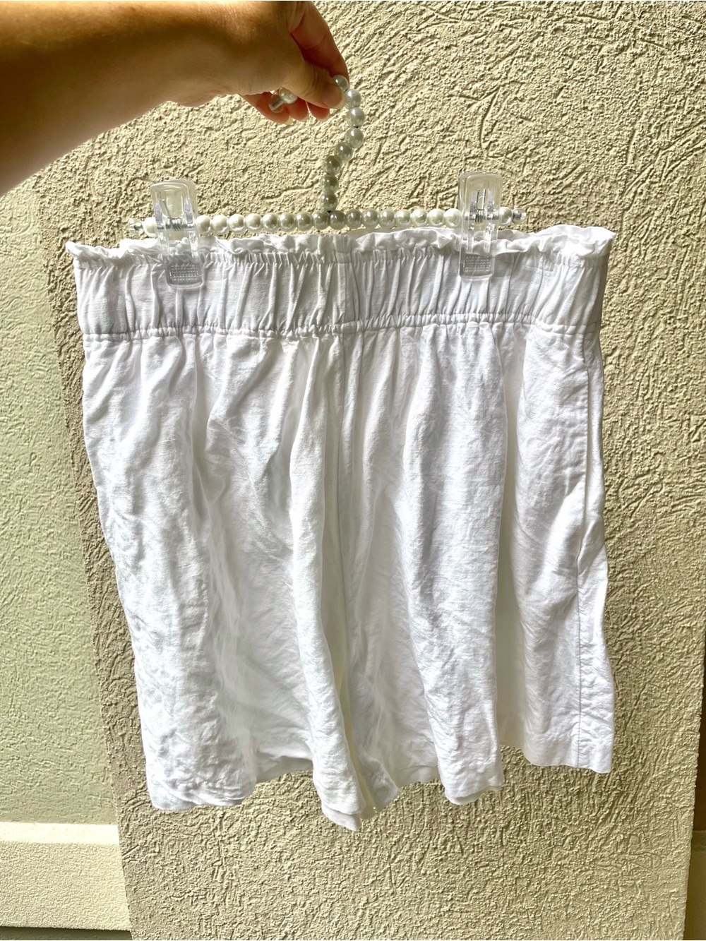 H&M White linen blend High-Waist Women’s Shorts with pockets